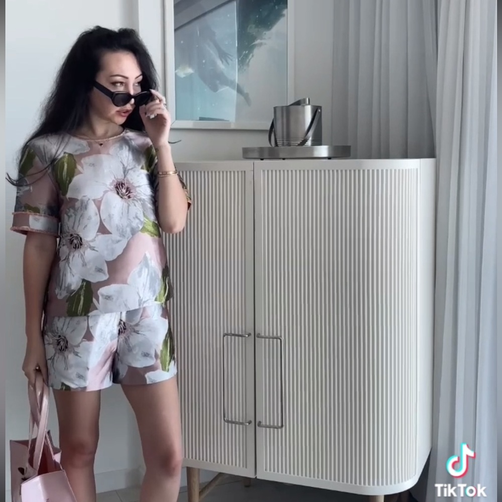Trendy set. Top + shorts set